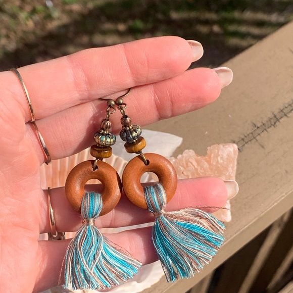 Wooden tassel boho earrings - Picture 3 of 6